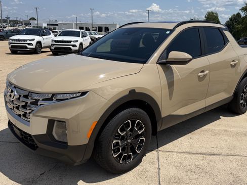 Used 2023 Hyundai Santa Cruz SEL Premium AWD/4WD image 2