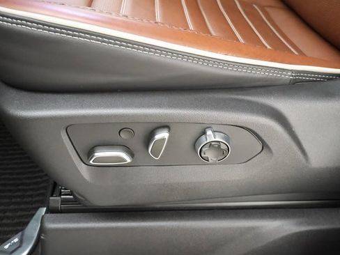 Used 2025 GMC Sierra 1500 Denali Ultimate image 9