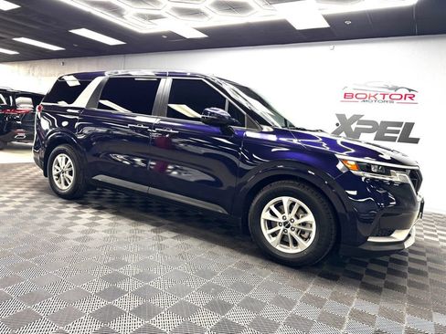 Used 2024 Kia Carnival LX FWD image 2