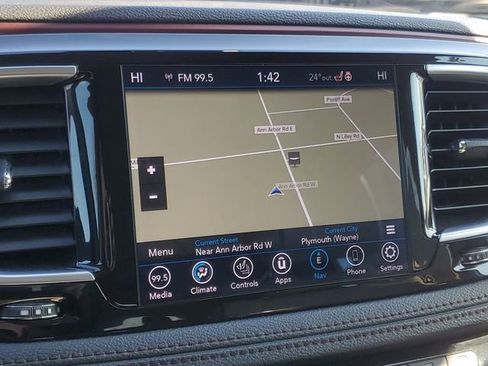 Used 2019 Chrysler Pacifica Limited w/ Tire & Wheel Group image 23