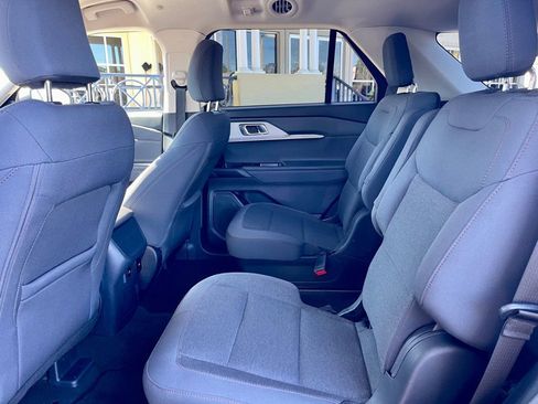 Used 2025 Ford Explorer Active image 12