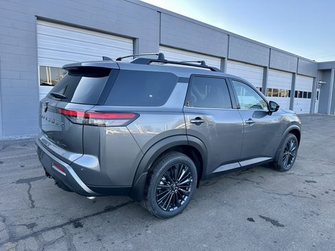 New 2026 Nissan Pathfinder SL image 4