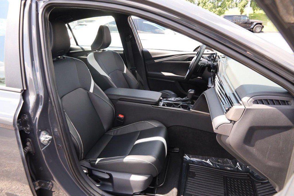 Used 2025 Toyota Camry SE w/ Convenience Package AWD/4WD image 27