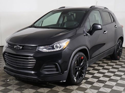 Used 2018 Chevrolet Trax LT w/ Sun & Sound Package image 6