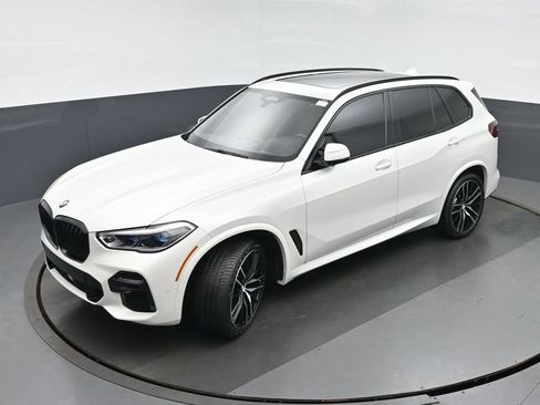 Used 2022 BMW X5 M50i w/ Executive Package AWD/4WD image 32