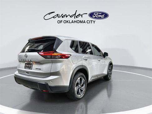 Used 2024 Nissan Rogue SV image 8