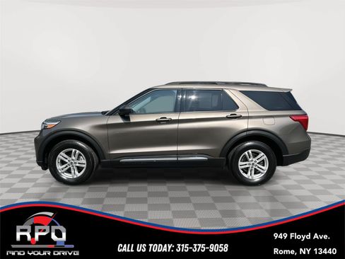 Used 2021 Ford Explorer XLT AWD/4WD image 2