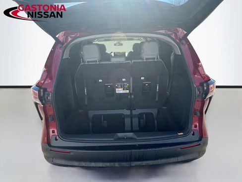 Used 2025 Toyota Sienna XLE image 36