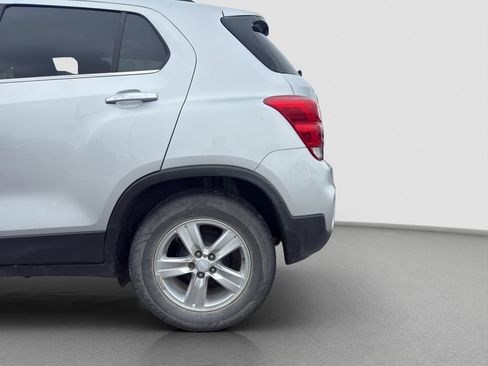 Used 2019 Chevrolet Trax LT w/ LT Convenience Package FWD image 21