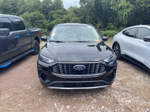 Used 2023 Ford Escape Active w/ Tech Pack #2 FWD image 2