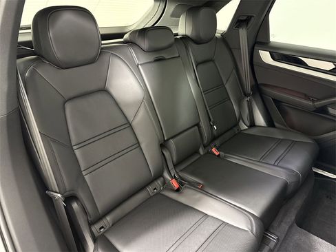 Certified 2025 Porsche Cayenne E-Hybrid image 23