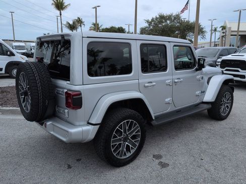 Used 2024 Jeep Wrangler High Altitude AWD/4WD image 5