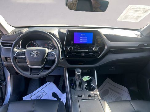 Used 2023 Toyota Highlander XLE image 10