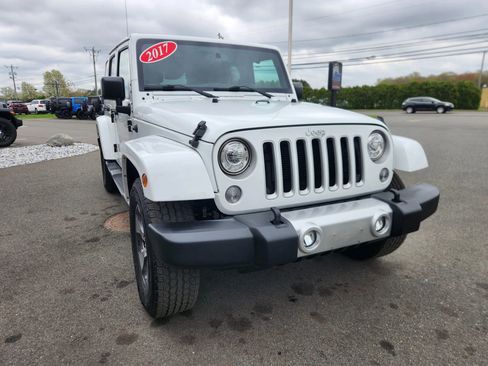 Used 2017 Jeep Wrangler Unlimited Sahara w/ Dual Top Group AWD/4WD image 19