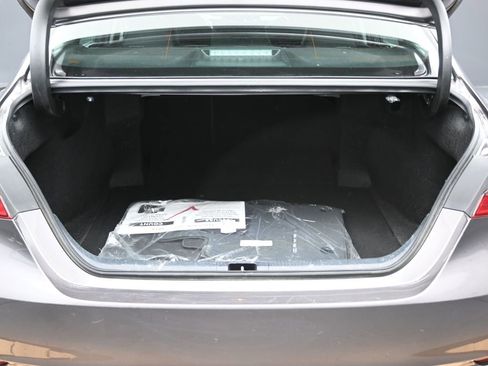 Used 2024 Toyota Camry SE image 14