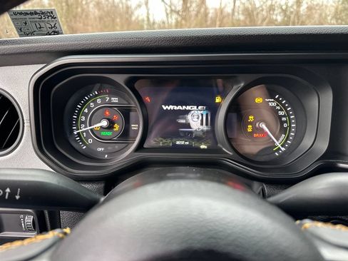 Used 2024 Jeep Wrangler Unlimited AWD/4WD image 28