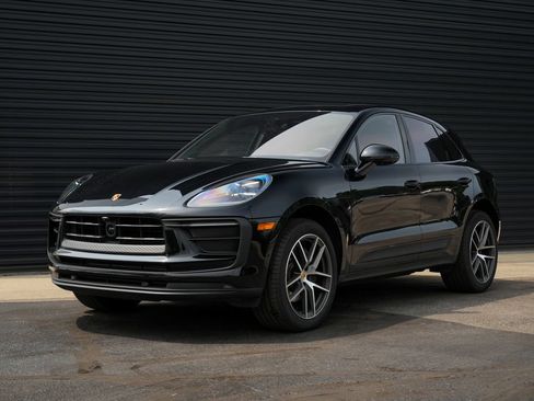 Certified 2026 Porsche Macan AWD/4WD image 1