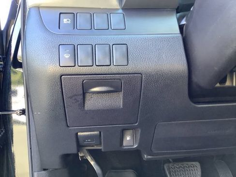 Used 2018 Toyota Highlander LE FWD image 15