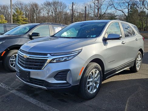 Used 2023 Chevrolet Equinox LT image 3