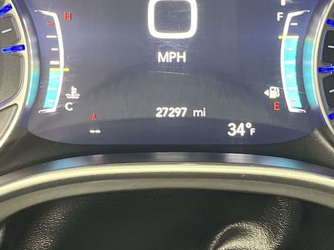 Used 2025 Chrysler Pacifica Select FWD image 15