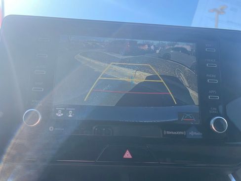 Used 2021 Toyota Venza LE image 10