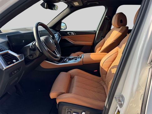 Certified 2025 BMW X5 xDrive50e w/ Premium Package image 12