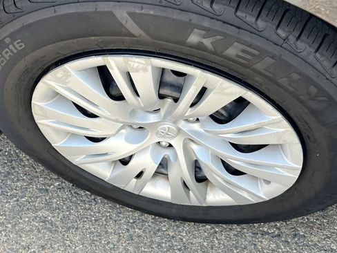 Used 2012 Toyota Camry LE FWD image 10