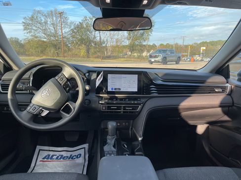 Used 2025 Toyota Camry LE image 11