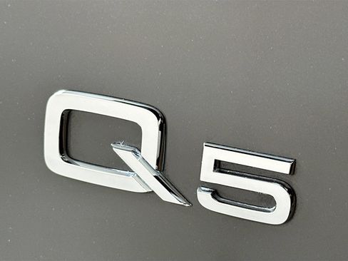 Used 2023 Audi Q5 2.0T Premium w/ Convenience Package image 10