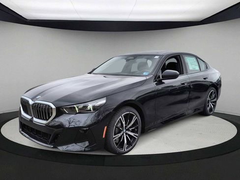 New 2026 BMW 530i xDrive w/ M Sport Package AWD/4WD image 4