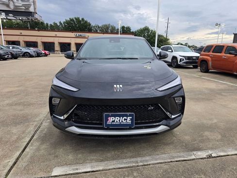 Used 2025 Buick Envista Sport Touring image 2