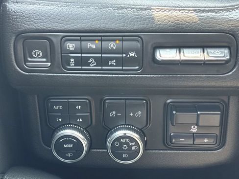 Used 2023 GMC Yukon Denali w/ Denali Reserve Package AWD/4WD image 18