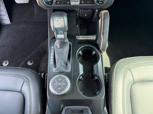 Used 2025 Ford Bronco Badlands AWD/4WD image 18