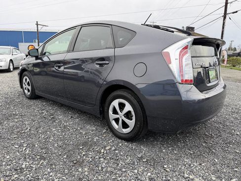Used 2013 Toyota Prius Three image 3