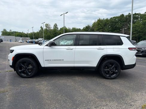 Used 2023 Jeep Grand Cherokee L Laredo AWD/4WD image 3