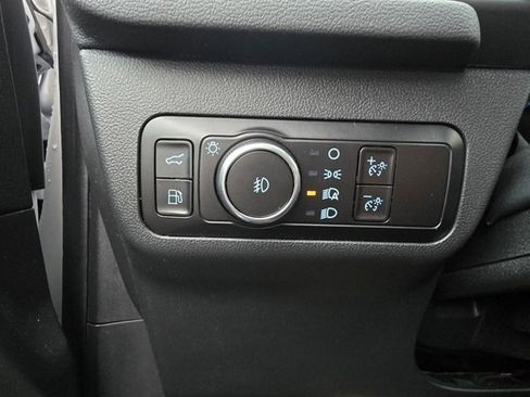 Used 2023 Ford Escape SE image 24