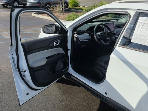 Used 2024 Jeep Compass Latitude image 40