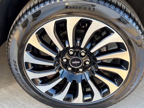 Used 2022 Lincoln Navigator Black Label image 25