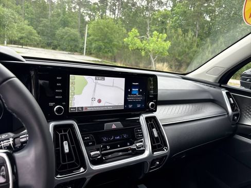 Used 2023 Kia Sorento SX FWD image 17