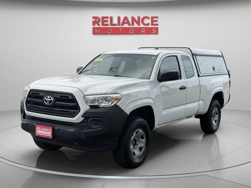 Used 2017 Toyota Tacoma SR RWD image 1