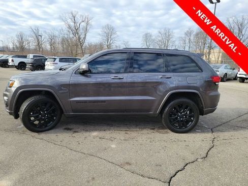 Used 2018 Jeep Grand Cherokee Altitude image 6