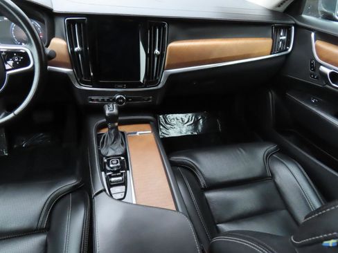 Used 2018 Volvo S90 T6 Inscription w/ Convenience Package image 11