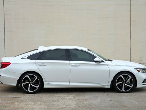 Used 2018 Honda Accord Sport image 47