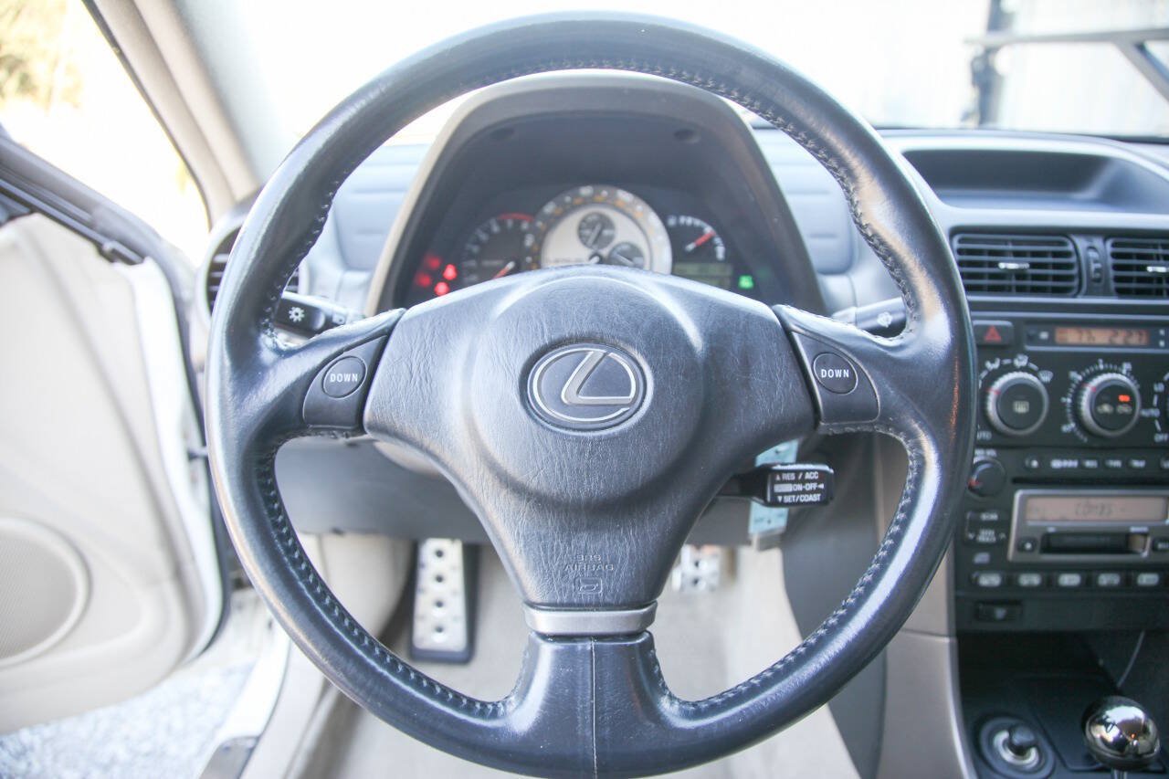 Used 2001 Lexus IS 300 w/ Leather Trim Pkg RWD image 38