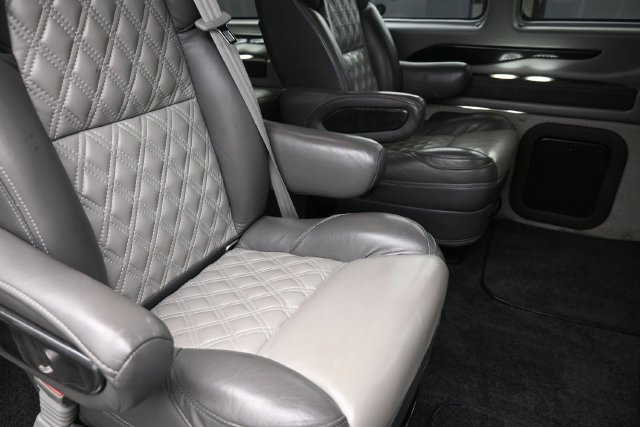 Used 2022 GMC Savana 2500 w/ Enhanced Convenience Package RWD image 19