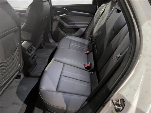 New 2025 Audi A6 e-tron Premium Plus image 17