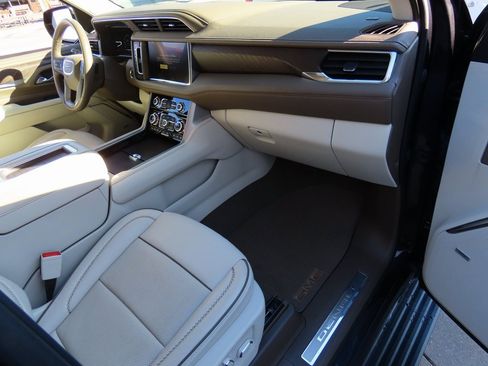 Used 2023 GMC Yukon Denali w/ Max Trailering Package image 13