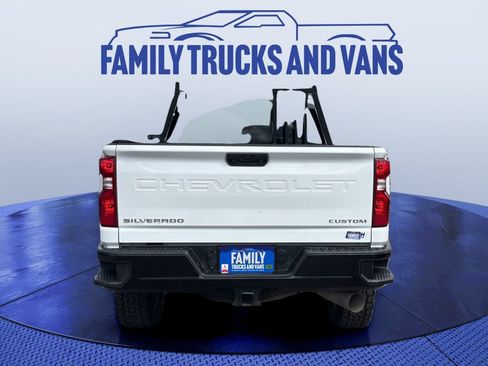 Used 2022 Chevrolet Silverado 2500 Custom w/ Custom Value Package AWD/4WD image 4