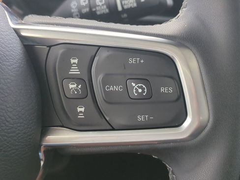 Used 2025 Jeep Wrangler Unlimited Sahara w/ Safety Group image 27