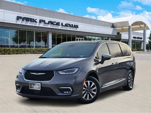 Used 2022 Chrysler Pacifica Limited image 41
